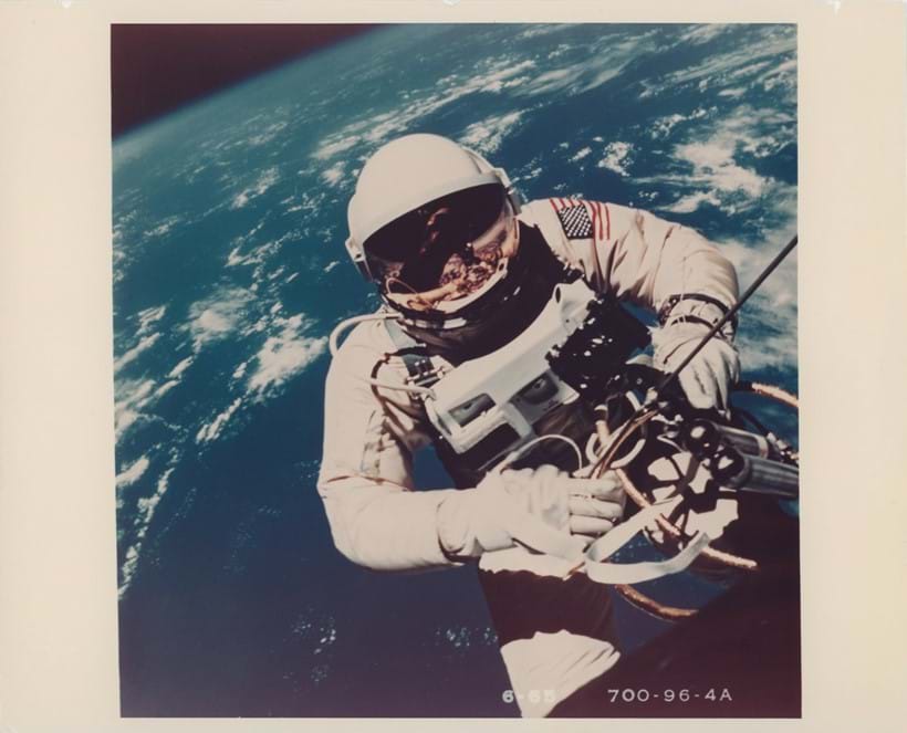 Inline Image - Lot 31: Gemini 4. The first still photograph of a human in space taken during the first American spacewalk | Est. £1,000-2,000 (+fees)