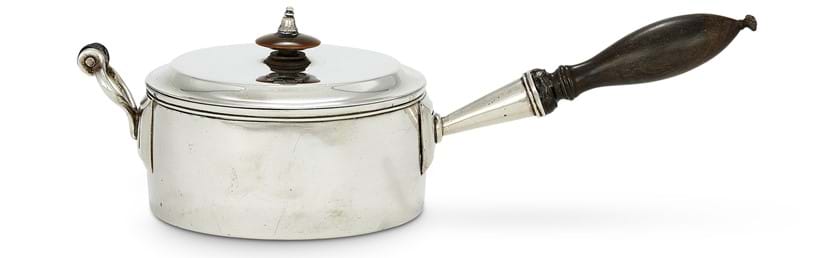 Inline Image - Lot 55: An Indian Colonial silver saucepan and lid, John Hunt, circa 1810 | Est. £400-600 (+ fees)
