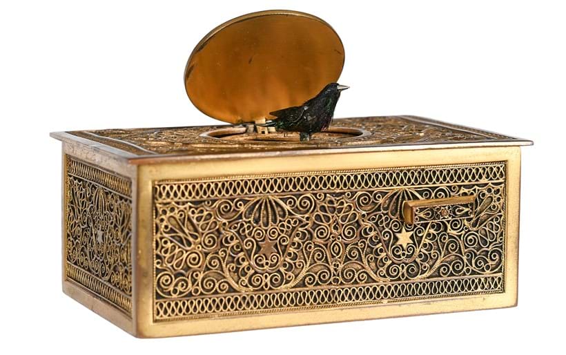 Inline Image - Lot 108: A Swiss gilt metal musical box, late 19th century | Est. £300-500 (+ fees)