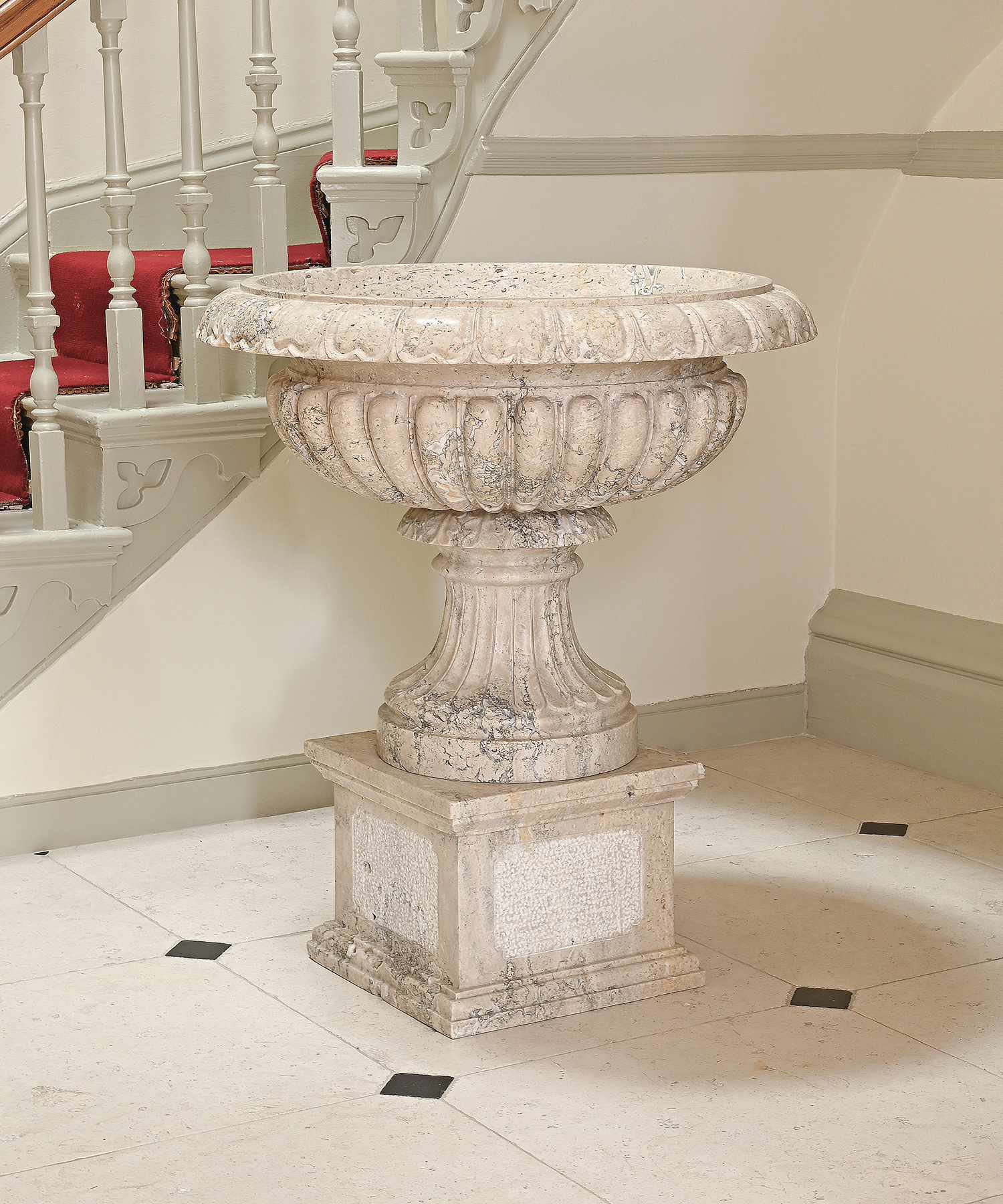 Inline Image - Lot 89: A large mottled white marble gadrooned tazza or labrum, of recent manufacture | Est. £1,500-2,500 (+ fees)