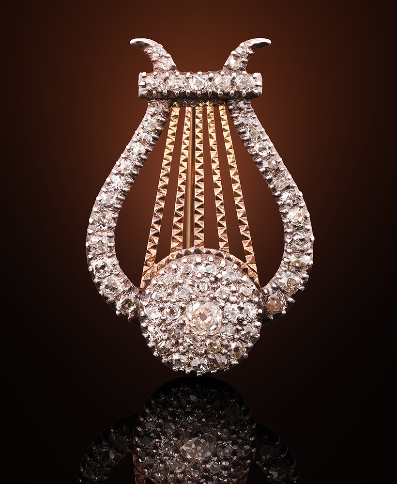 Inline Image - A George III diamond lyre brooch | Est. £2,000-3,000 (+ fees)