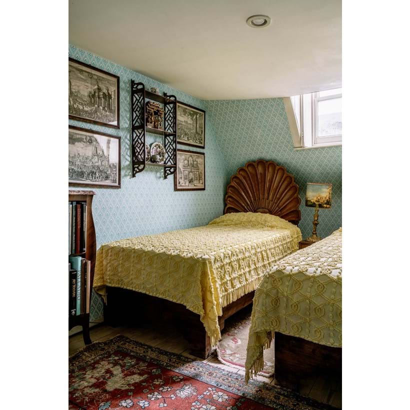 Inline Image - Photograph of Shirely House © Inigo