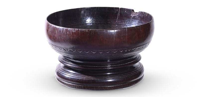 Inline Image - Lot 84: A large turned fruitwood bowl, possibly punch or wassail, Anglo-Colonial, 18th century | Est. £600-800 (+ fees)