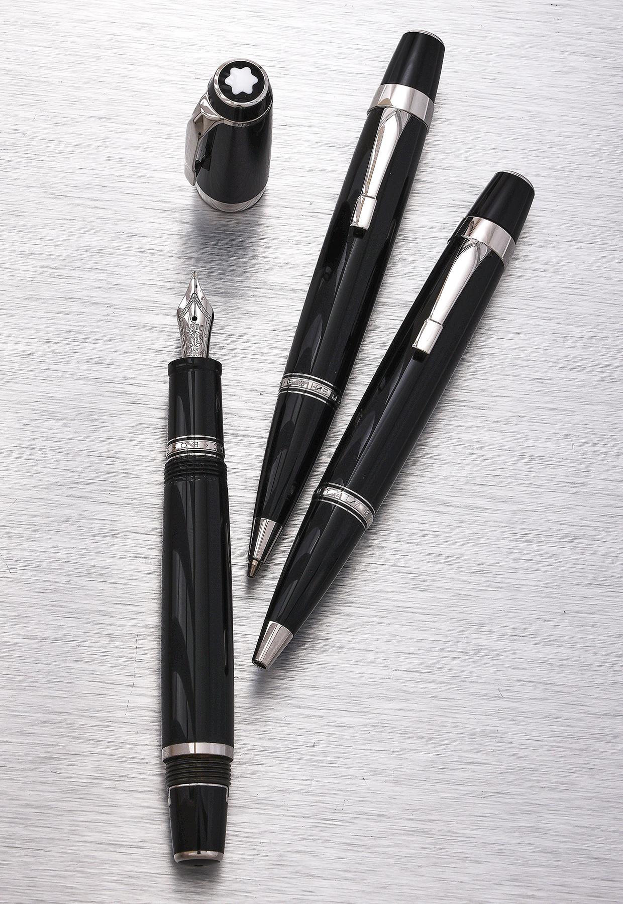 Inline Image - Lot 313: Montblanc, Bohéme Platinum Line No Stone, three piece fountain pen, ballpoint and propelling pencil set | Est. £500-700 (+ fees)