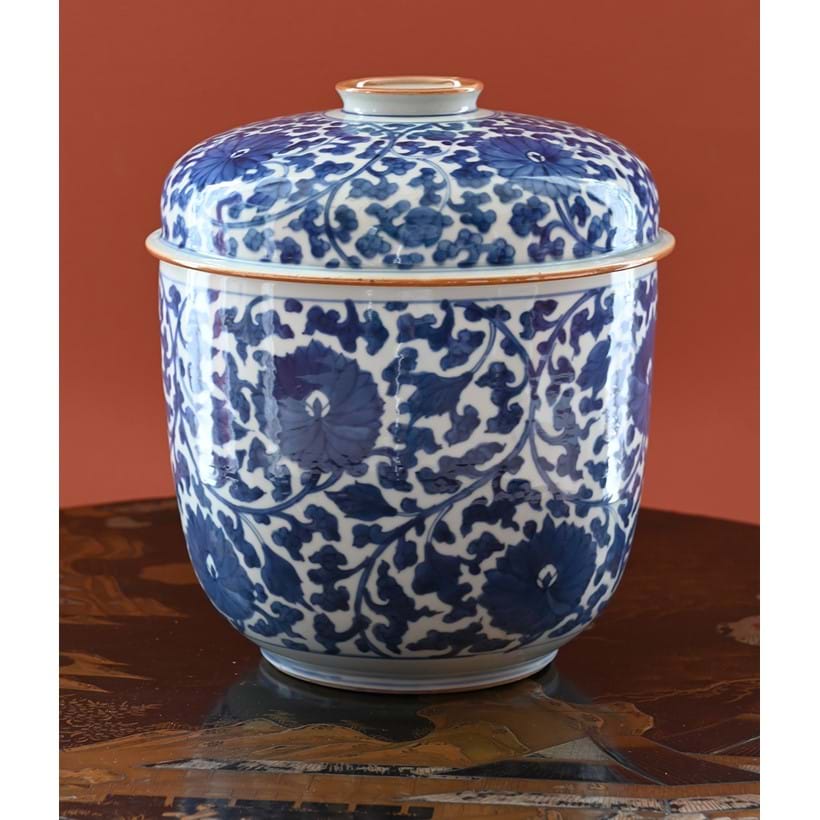 Inline Image - Lot 67: A Chinese blue and white bowl and cover, Kangxi period (1662-1722) | Est. £2,500-3,000 (+ fees)