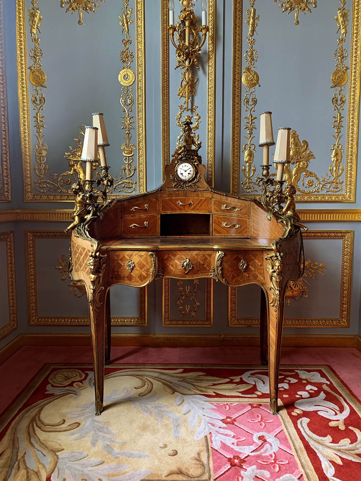 Inline Image - Lot 419: Y A kingwood, satinwood, parquetry decorated and ormolu mounted writing desk “en rognon”, by Millet, late 19th century | Est. £25,000-40,000 (+ fees)