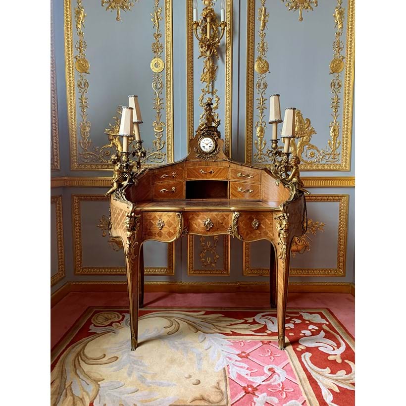 Inline Image - Lot 419: Y A kingwood, satinwood, parquetry decorated and ormolu mounted writing desk “en rognon”, by Millet, late 19th century | Est. £25,000-40,000 (+ fees)
