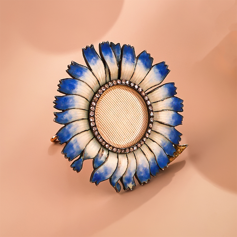 820w Lot 9 Fabergé, a silver gilt, gold, enamel and diamond photograph frame, st. Petersburg, 1899-1908.jpg