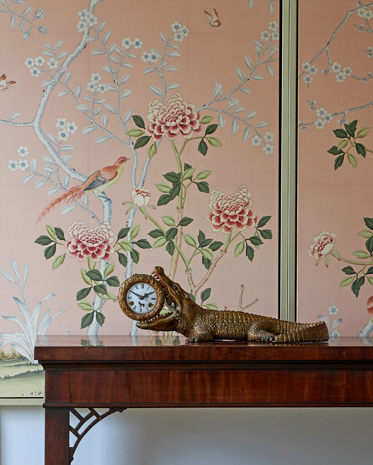 Inline Image - Lot 571: A novelty gilt and cold painted bronze crocodile clock, possibly Austrian, 20th century | Est. £2,000-3,000 (+ fees)