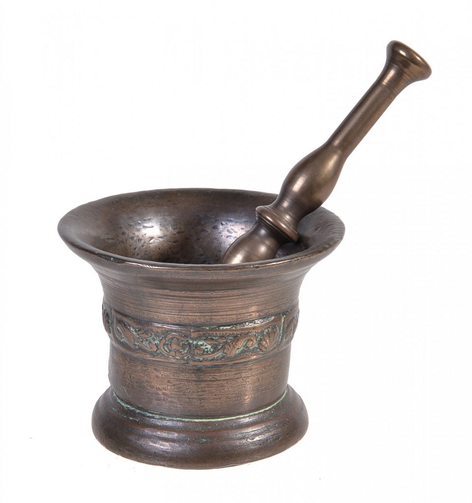 Inline Image - An English bronze mortar, circa 1766-1788, attributed to London’s Beardmore foundry | Est. £200-400 (+fees) (Lot 429)