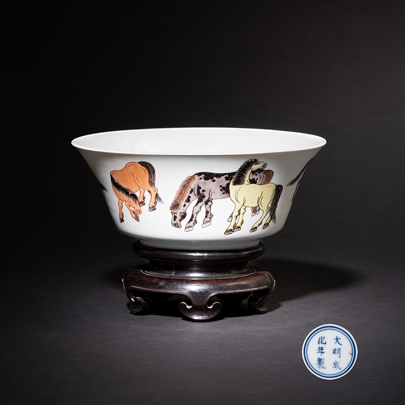 A Chinese Famille Verte 'Eight Horses of Mu Wang' Bowl Qing Dynasty, Kangxi Period (1662-1722)