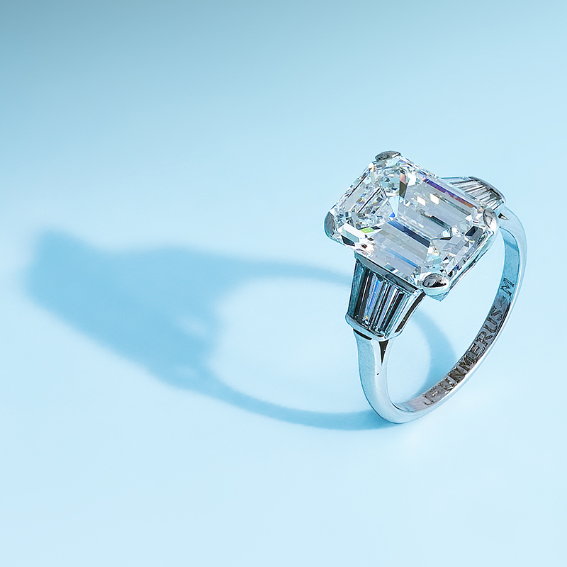 A diamond single stone ring
