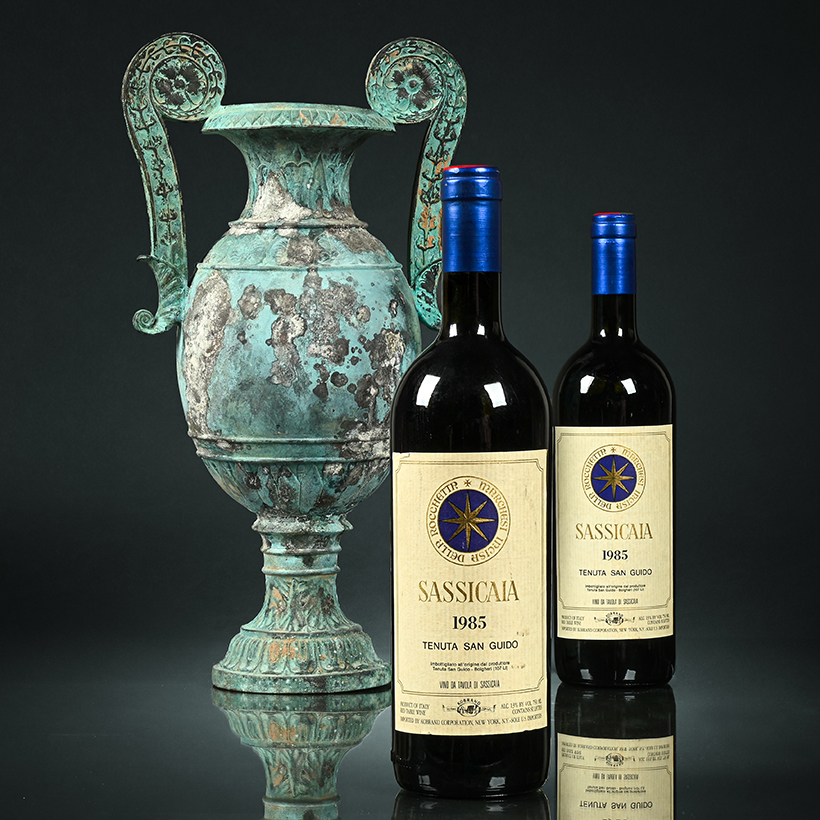 1985 Sassicaia, blue vase - Lot 352.JPG
