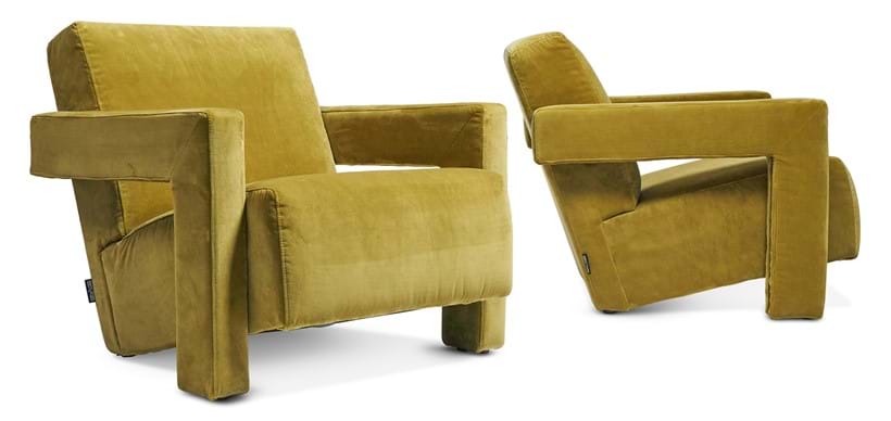 Inline Image - Lot 328: A pair of green velvet upholstered easy armchairs, modern | Est. £500-800 (+ fees)
