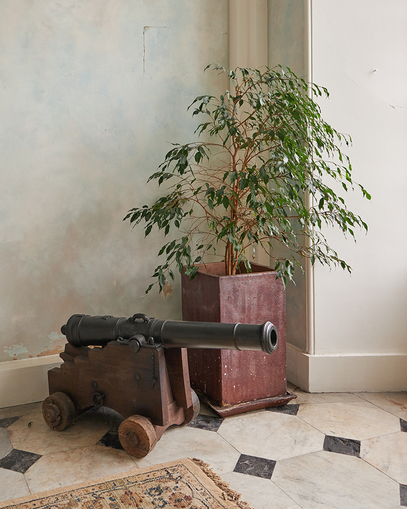 Inline Image - Lot 120: A George III cast bronze 'two-pounder' cannon, T English & Co, London, dated 1775 | Est. £5,000-8,000 (+ fees)