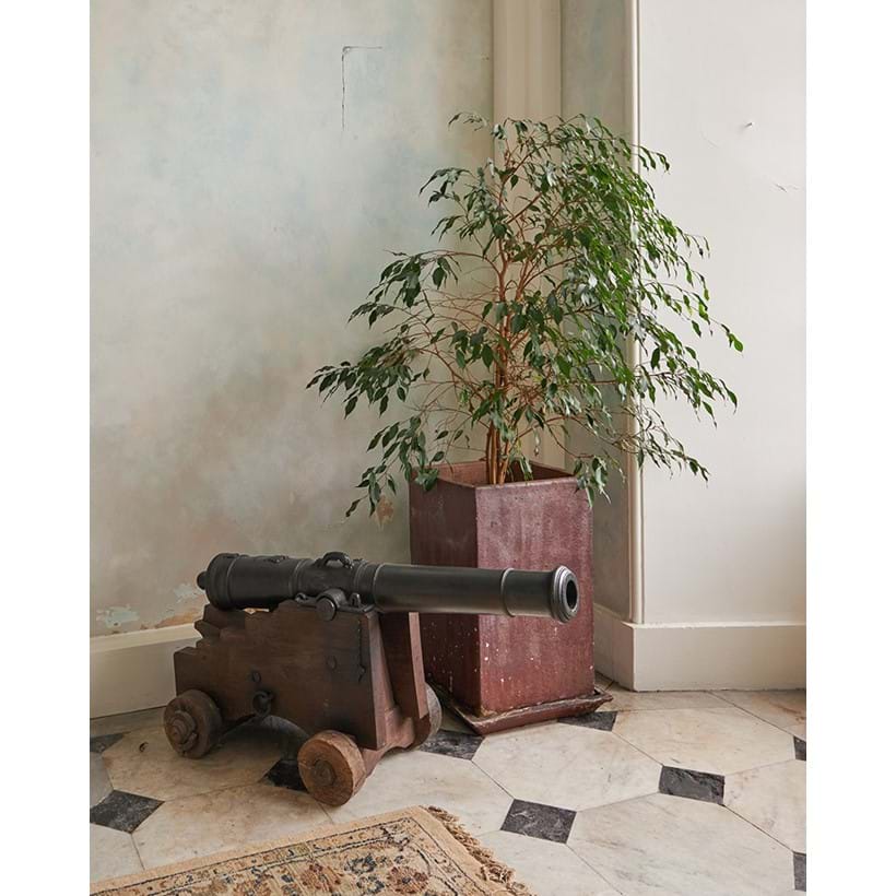 Inline Image - Lot 120: A George III cast bronze 'two-pounder' cannon, T English & Co, London, dated 1775 | Est. £5,000-8,000 (+ fees)