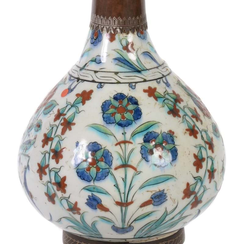  An Iznik bottle vase, Ottoman Turkey, circa 1600