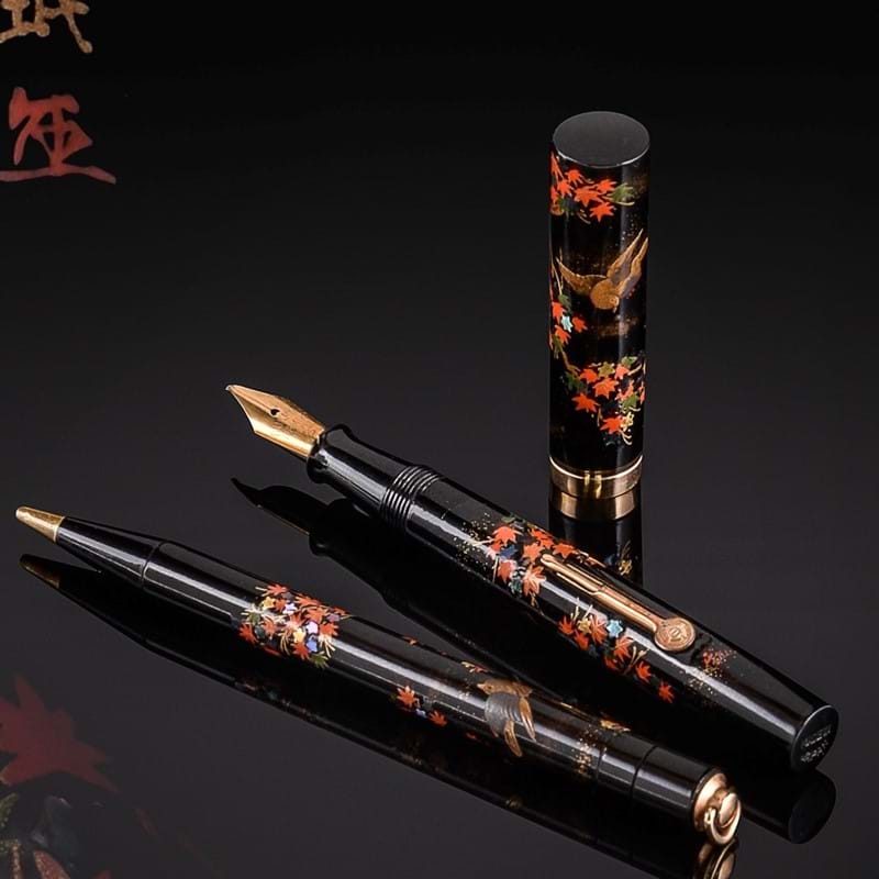 Dunhill-Namiki, a 1930s maki-e fountain pen and propelling pencil set in original box, pencil signed by Shomin 