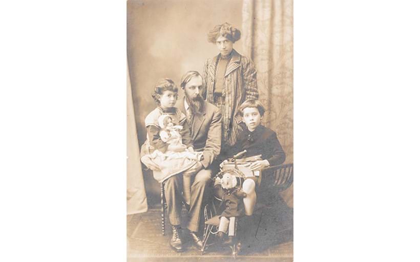 Inline Image - Photograph of Thomas Sturge-Moore (1870-1944) and family, circa 1900, courtesy of Leonie Sturge-Moore