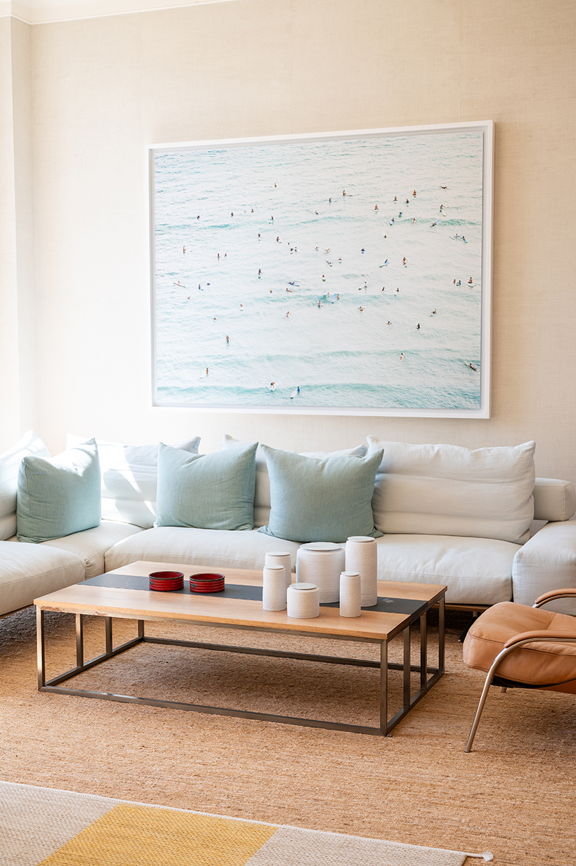 Inline Image - λ  Lot 49: Josef Hoflehner (Austrian B. 1955), ‘Waikiki, Honolulu, Hawaii, 2013’, archival pigment print | Est. £3,000-5,000 (+ fees) and Lot 47: Kiho Kang (South Korean) a group of six various lidded vessels, modern | Est. £300-500 (+ fees)