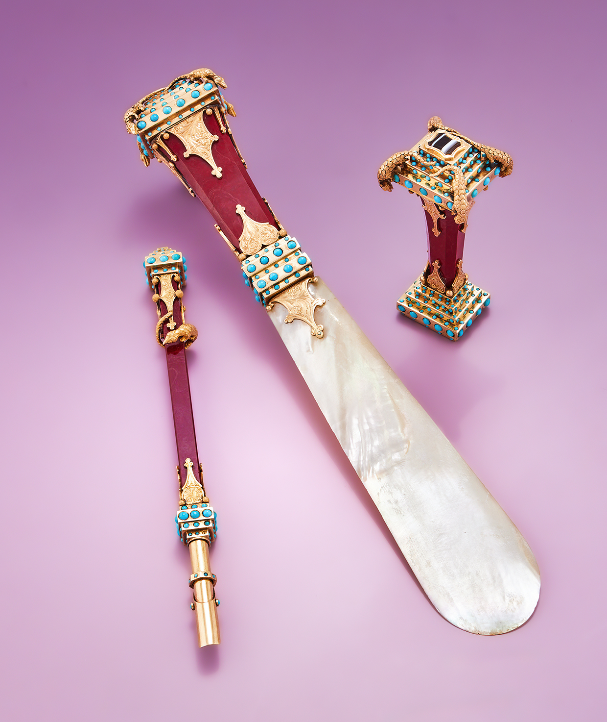 Inline Image - Lot 35: Y An early 19th century gold, jasper and turquoise desk set, unmarked, possibly Dutch, circa 1820 | Est. £2,000-3,000 (+ fees)