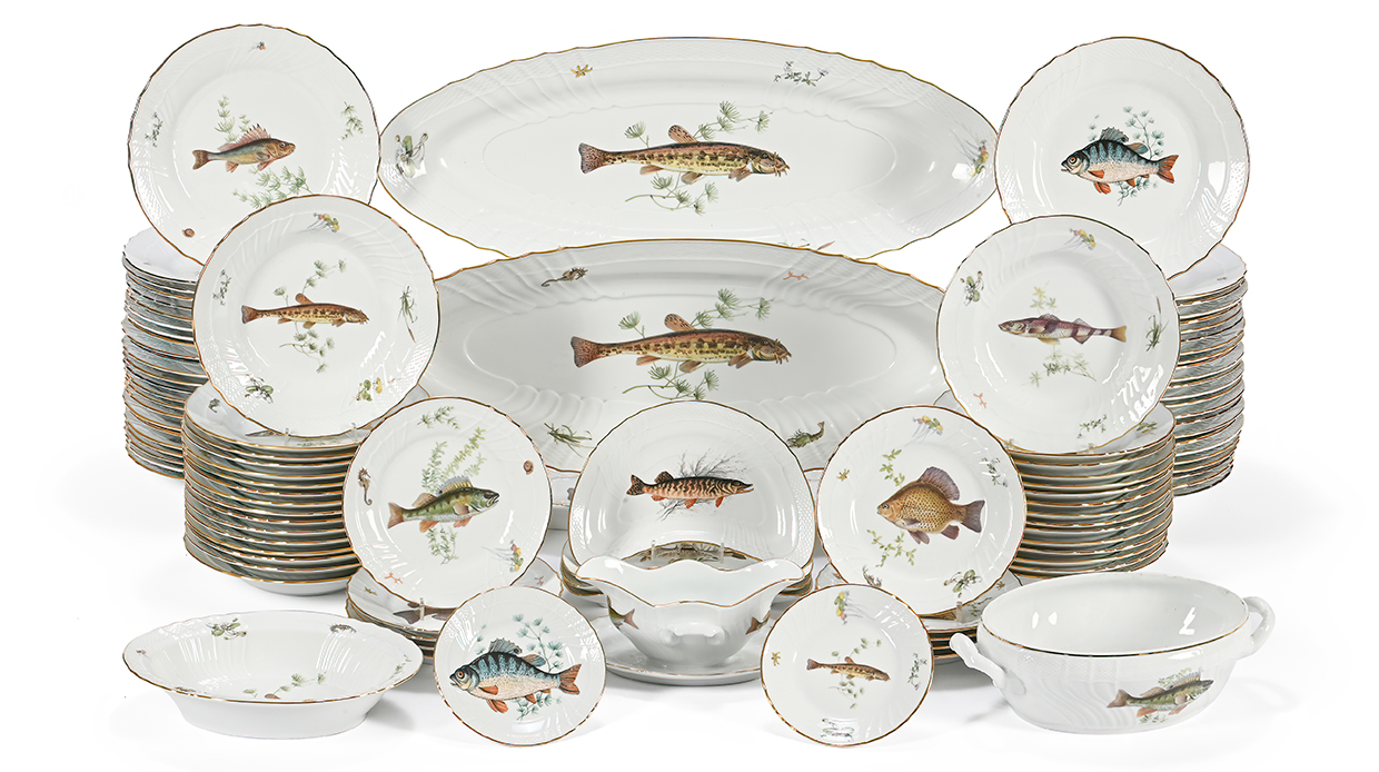 Lot 239 - Richard Ginori, Quenelle (Fish Pattern), a porcelain part dinner service, Italy, 20th century.jpg