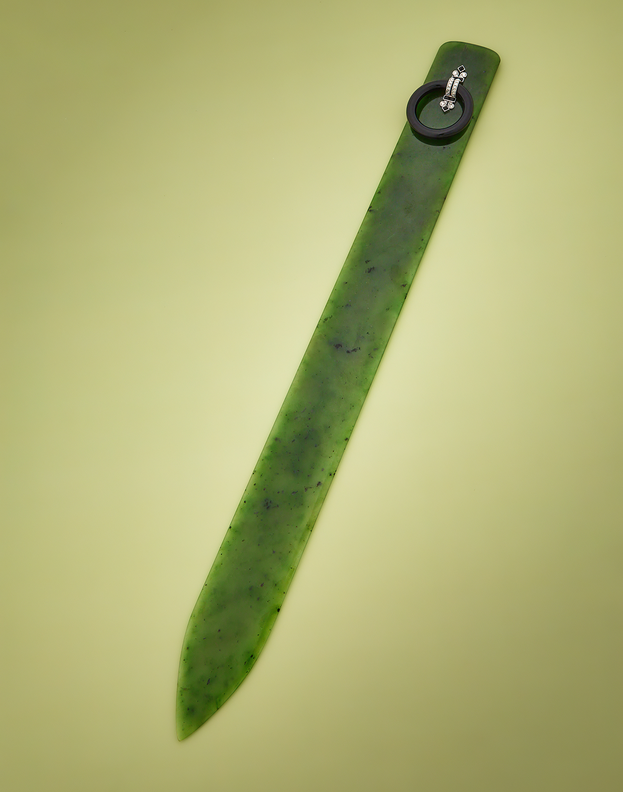 Inline Image - Lot 390: A French Art Deco nephrite, onyx and diamond paper knife, Henri Lavabre, Paris, circa 1920-1925 | Est. £2,000-3,000 (+ fees)