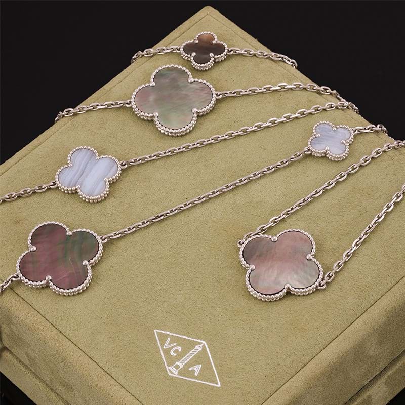 Exploring Iconic Brands at Auction: Van Cleef & Arpels