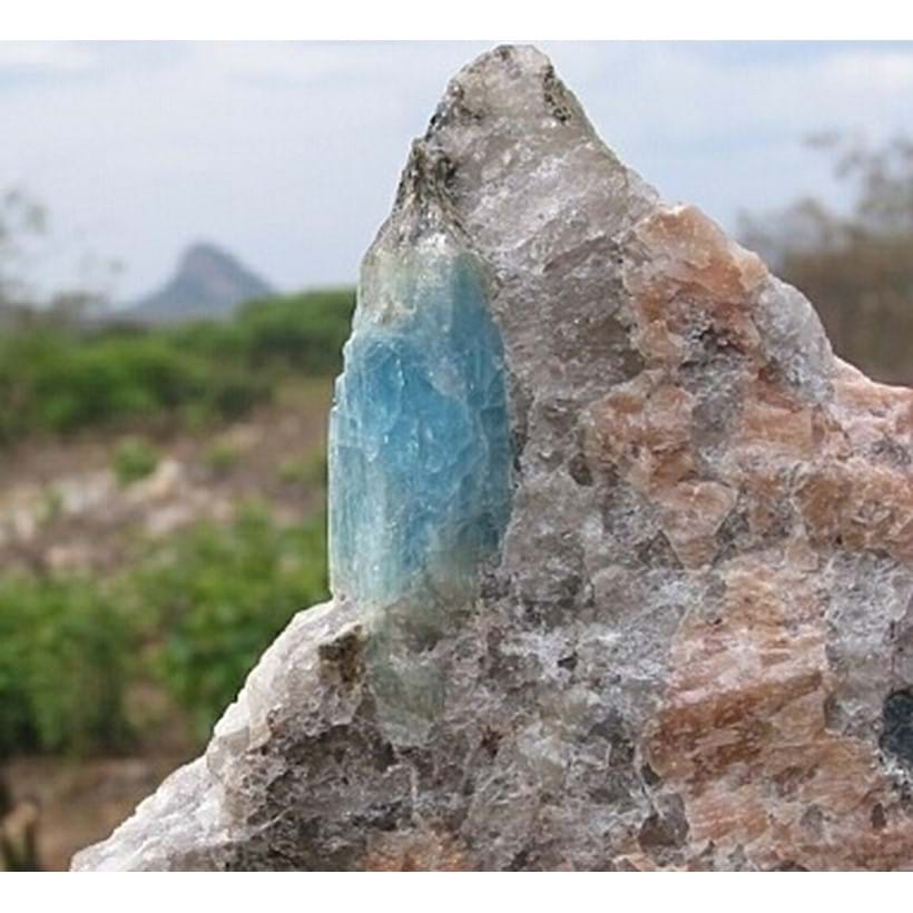 Inline Image - Brazilian aquamarine as seen it its natural state
