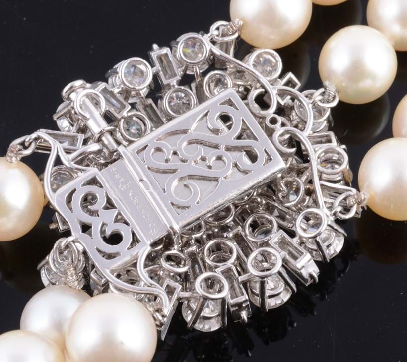 Inline Image - The reverse of the clasp, in 18ct white gold, Signed Boucheron Paris, with French poinçons