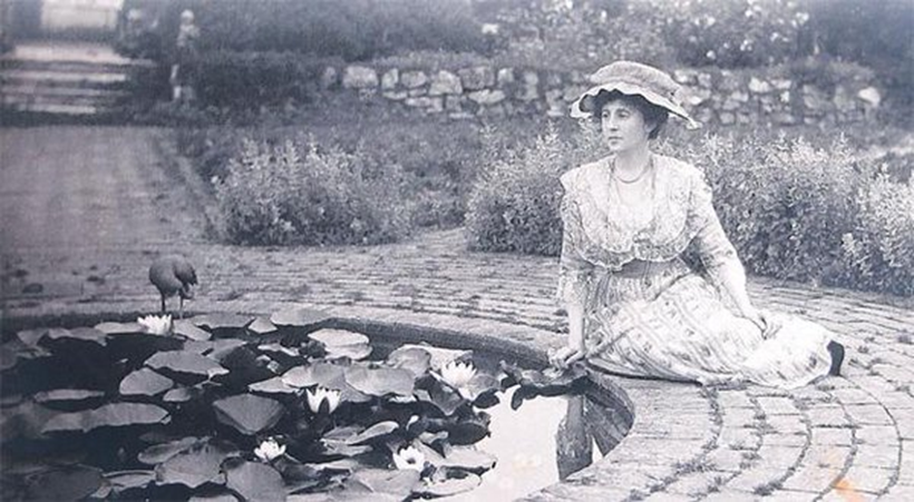 Inline Image - Lady Swaythling in the garden of Townhill Park House, designed by Gertrude Jekyll