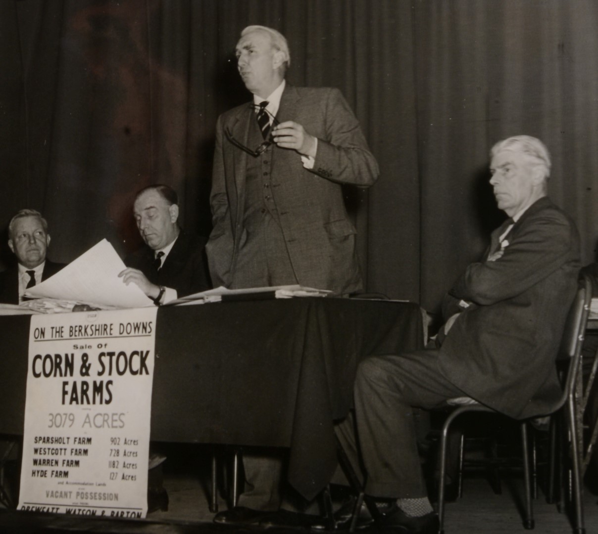 F H Cole takes the auction of corn and stock farms 17 December 1963 (Large).jpg