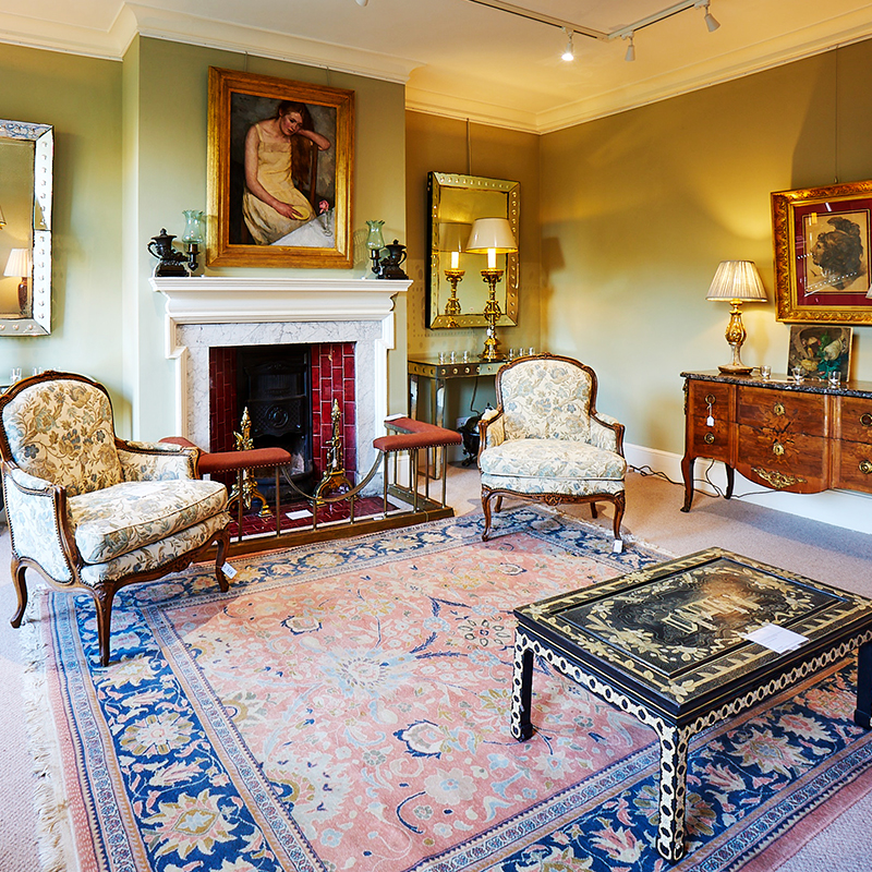 Sustainable Style: How Antique Jewellery and Furniture can Reduce your Carbon Footprint