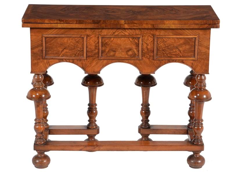 Inline Image - Lot 185: A figured walnut and feather banded tea or side table in William & Mary style, first half 20th century | Est. £300-500 (+ fees)
