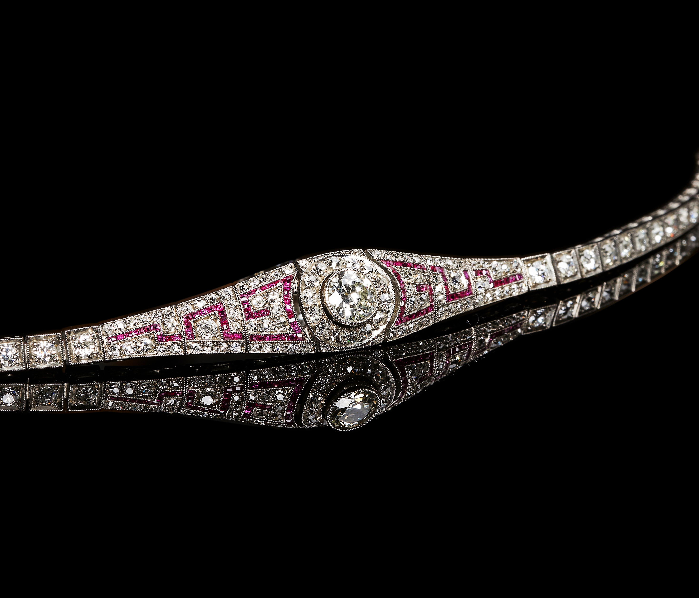 Jewellery - 150 years of Chic