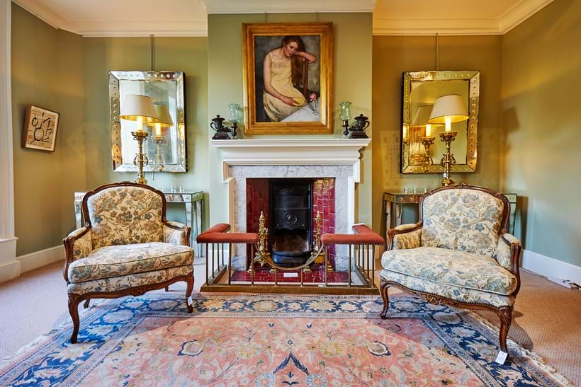 Inline Image - Saleroom at Donnington Priory