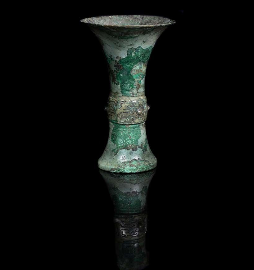 Inline Image - Lot 150: A fine Chinese bronze ritual wine vessel, gu, Shang Dynasty, 13th-11th century BC. Provenance: From a private English Collection by family descent | Est. £5,000-7,000 (+fees)