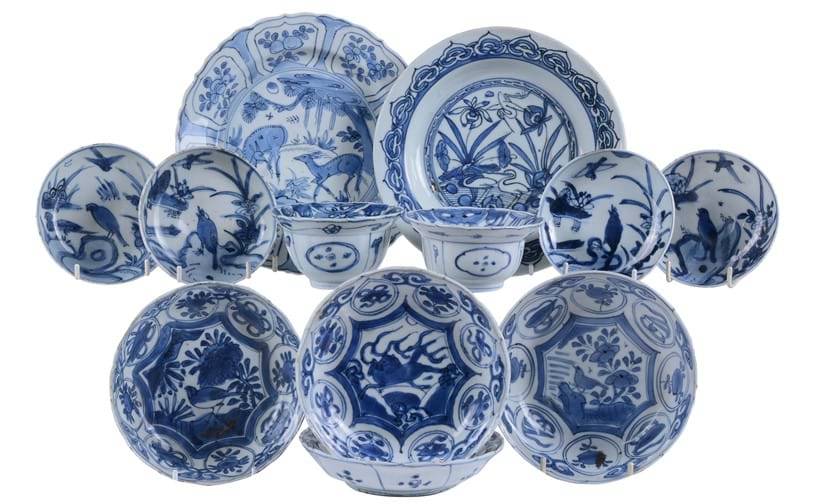 Inline Image - Lot 311: A group of twelve Chinese blue and white 'Kraak' bowls and dishes, Wanli. Provenance: Property of a Gentleman | Est. £500-800 (+fees)