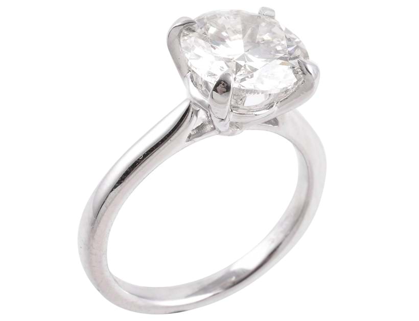 Inline Image - Lot 374: A diamond single stone ring, the brilliant cut diamond | Est. £5,000-7,000 (+fees)