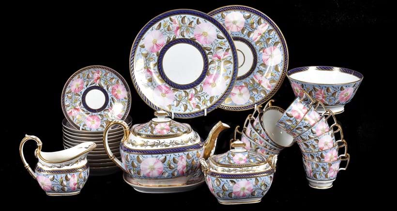 Inline Image - Lot 431: A John Rose Coalport 'London' part tea service, circa 1812 | Est. £700-900 (+fees)