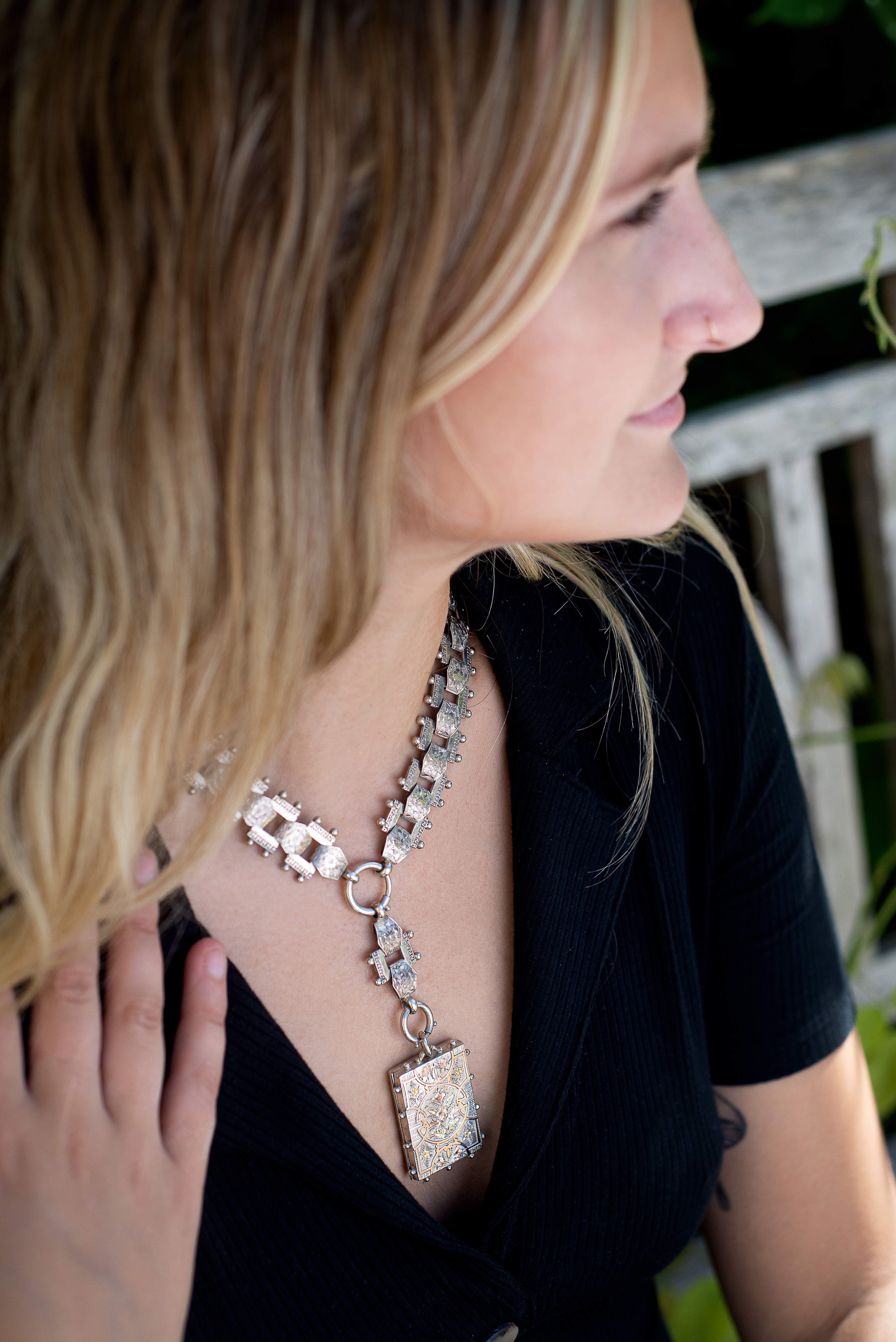 Inline Image - Lot 157: A late Victorian silver collar and locket, circa 1880 | Est. £150-250 (+fees)