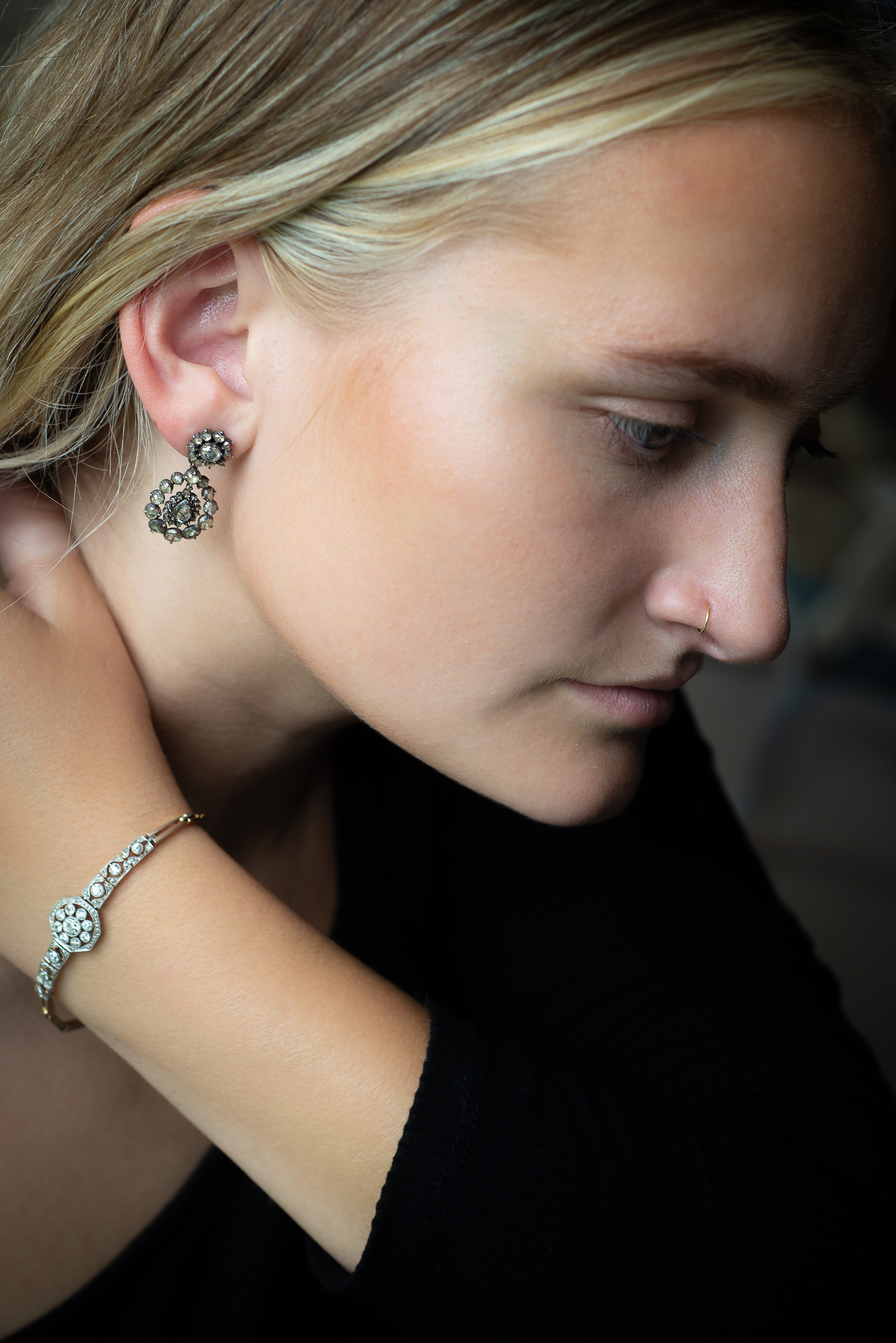 Inline Image - Lot 259: An early 20th century diamond bracelet, circa 1910 | Est. £700-1,000 (+fees)