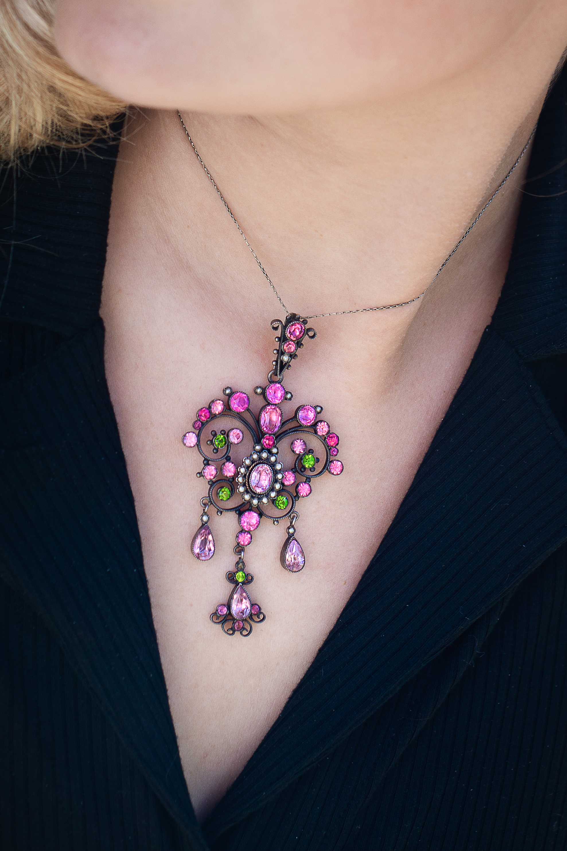 Inline Image - Lot 156: An Edwardian paste pendant, circa 1910 | Est. £250-350 (+fees)