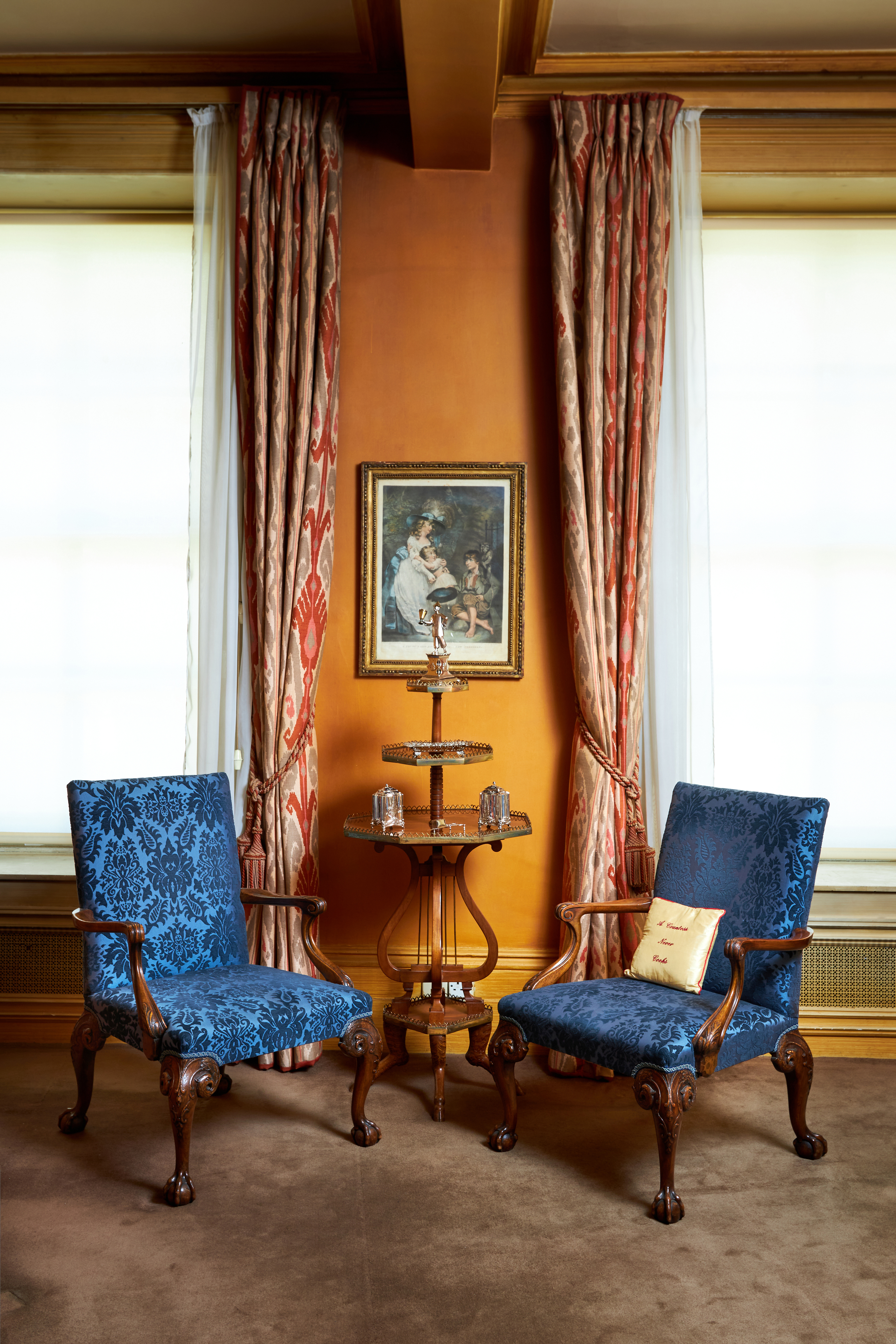 Selected items from a London Belgravia property, designed by Nina Campbell in the 1970's appear at auction | Interiors, 6 & 7 October 2020