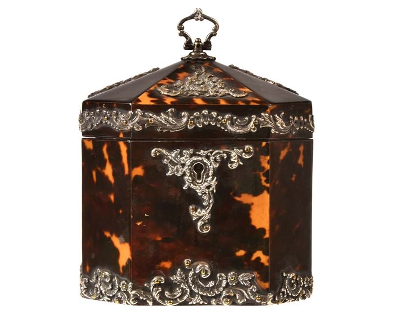 Inline Image - Lot 7: Y A Victorian tortoiseshell and silver octagonal tea caddy, dated 1899 | Est. £700-1,000 (+fees)