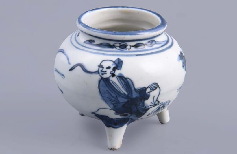 Inline Image - A Chinese small blue and white ovoid tripod vase, Tianqi or Chongzhen, first half of 17th century | Est. £600-1,000 (+fees)
