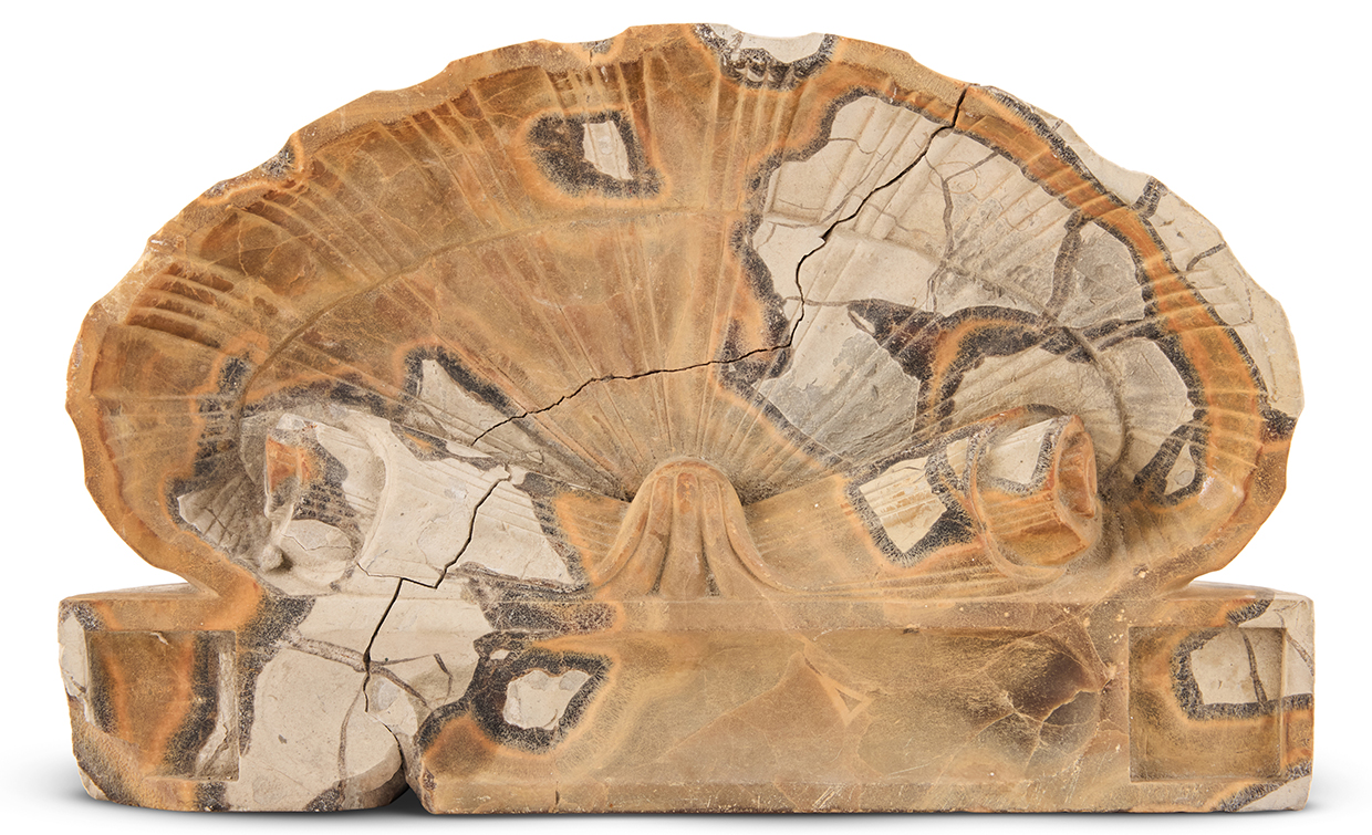 Lot 29 A POLISHED SEPTARIAN CONCRETIA NODULE SHELL SHAPED INKSTAND, PROBABLY ITALIAN, LATE 18TH CENTURY