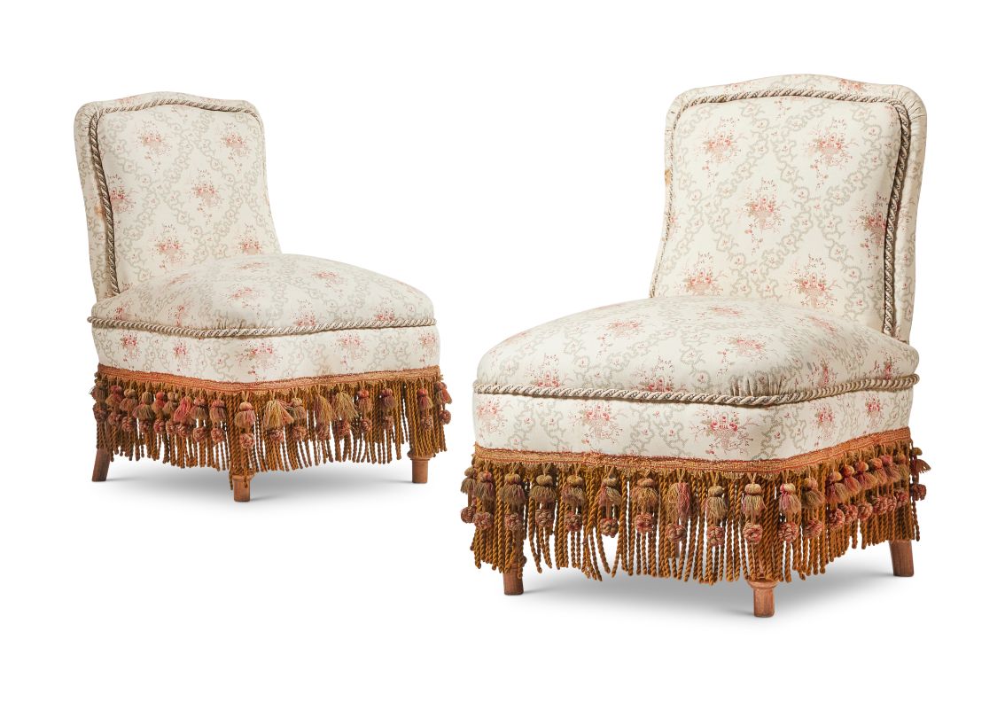Lot 110: A PAIR OF VICTORIAN LOW UPHOLSTERED SIDE CHAIRS, LATE 19TH CENTURY 