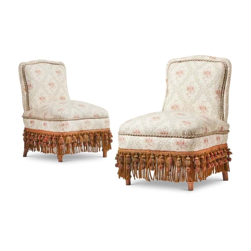 Lot 110: A PAIR OF VICTORIAN LOW UPHOLSTERED SIDE CHAIRS, LATE 19TH CENTURY 