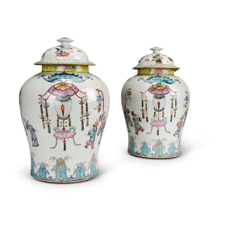 Lot 134: A GOOD PAIR OF CHINESE 'FAMILLE ROSE' VASES AND COVERS, CIRCA 1820-1850 